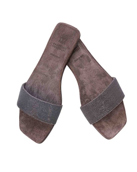 Shop BRUNELLO CUCINELLI  Sandalo: Brunello Cucinelli slides Precious in camoscio.
Fodera in pelle.
Suola in cuoio.
Inserto in gomma antiscivolo.
Decorazione in monile Nickel-free.
Composizione: 100% Pelle.
Fabbricato in Italia.. MZMIC2631-C2126CARBONE